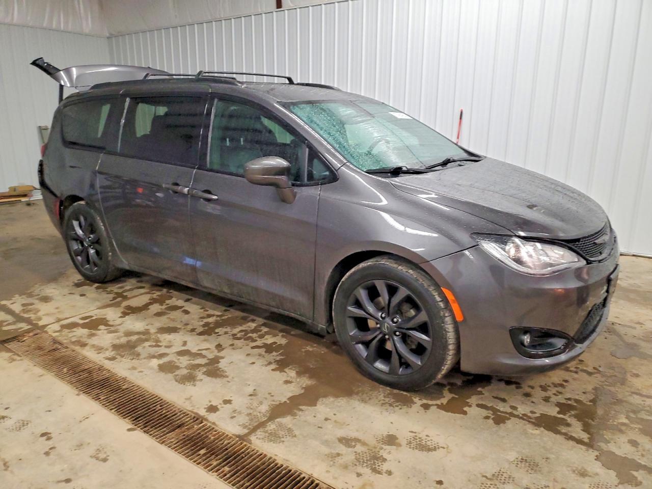 2020 Chrysler Pacifica Touring L - Фото 4