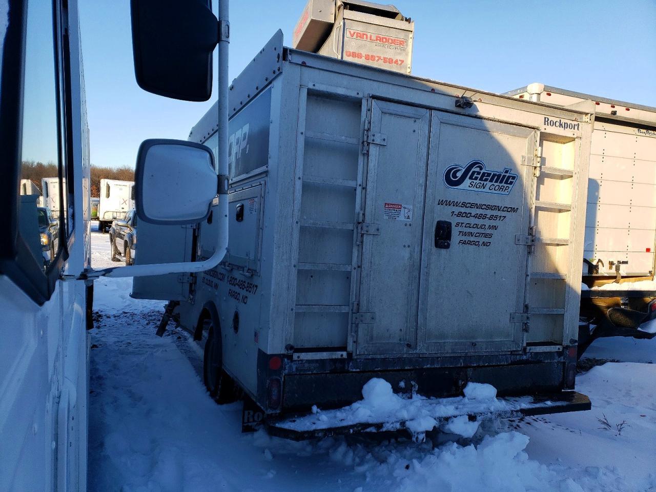 2017 Chevrolet Express - Фото 2