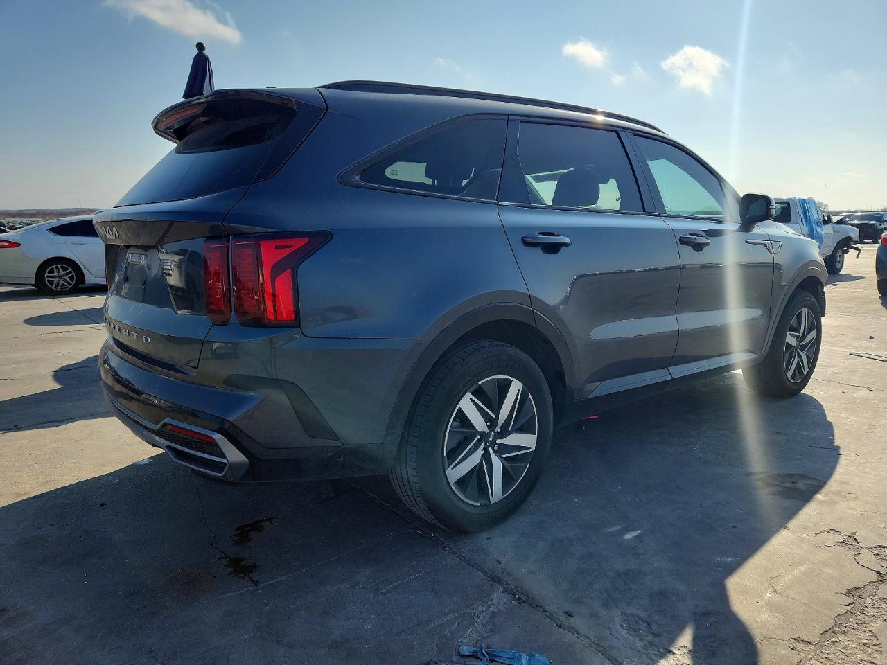 2022 Kia Sorento S - Image 3