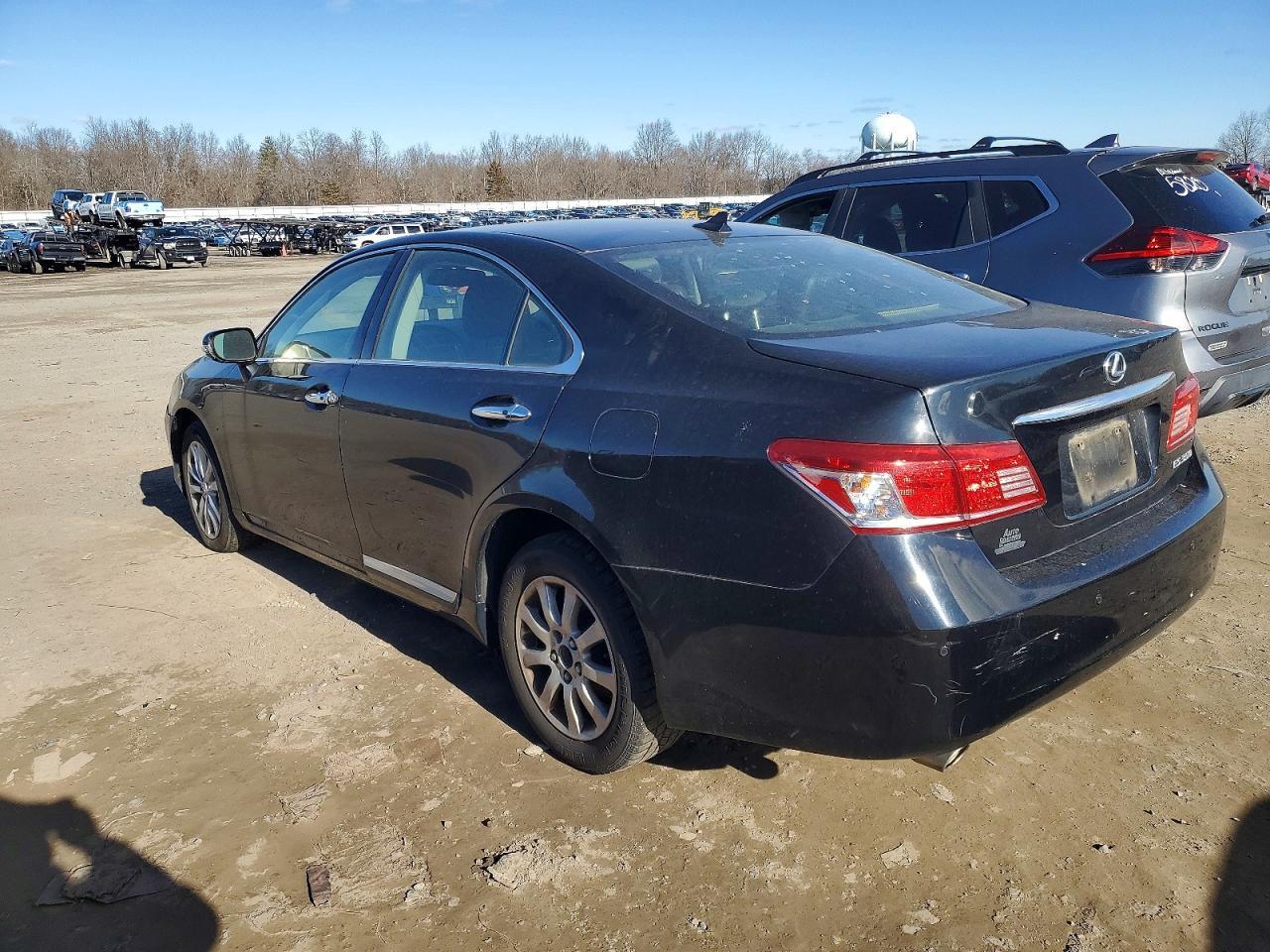 2011 Lexus Es 350 - Image 2