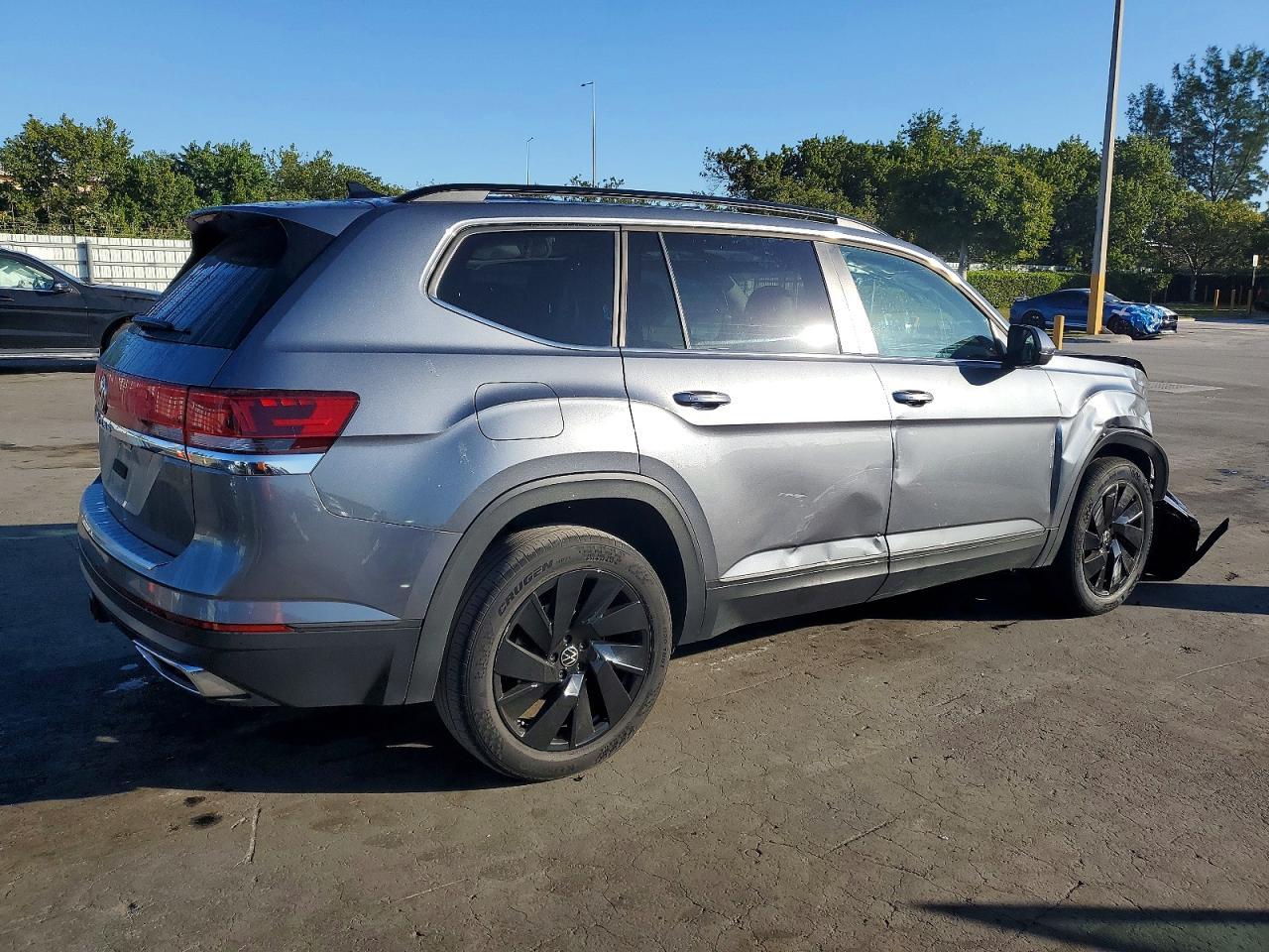 2024 Volkswagen Atlas Se - Image 3