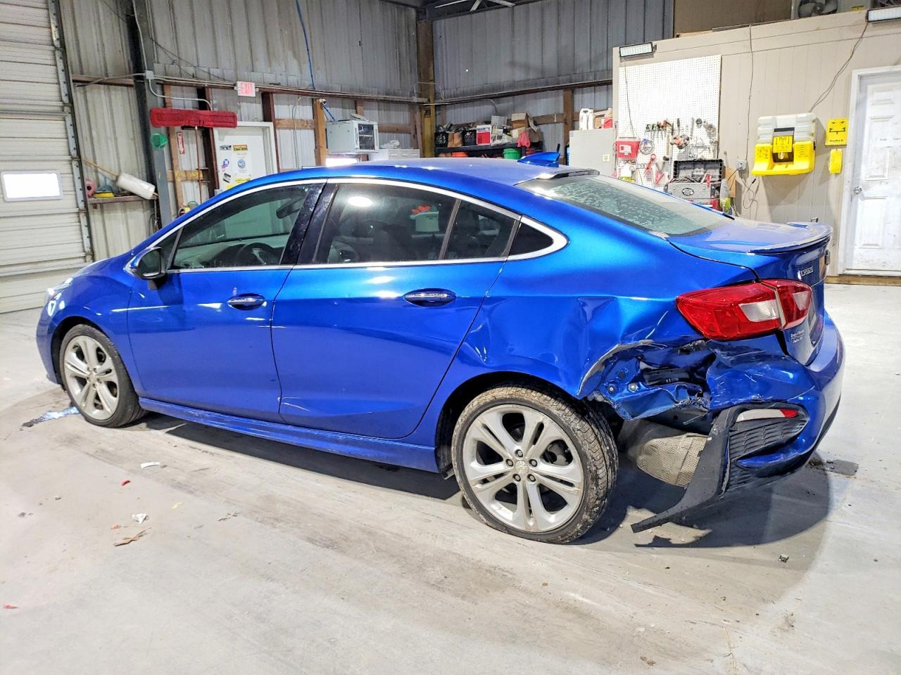 2016 Chevrolet Cruze Premier - Фото 2