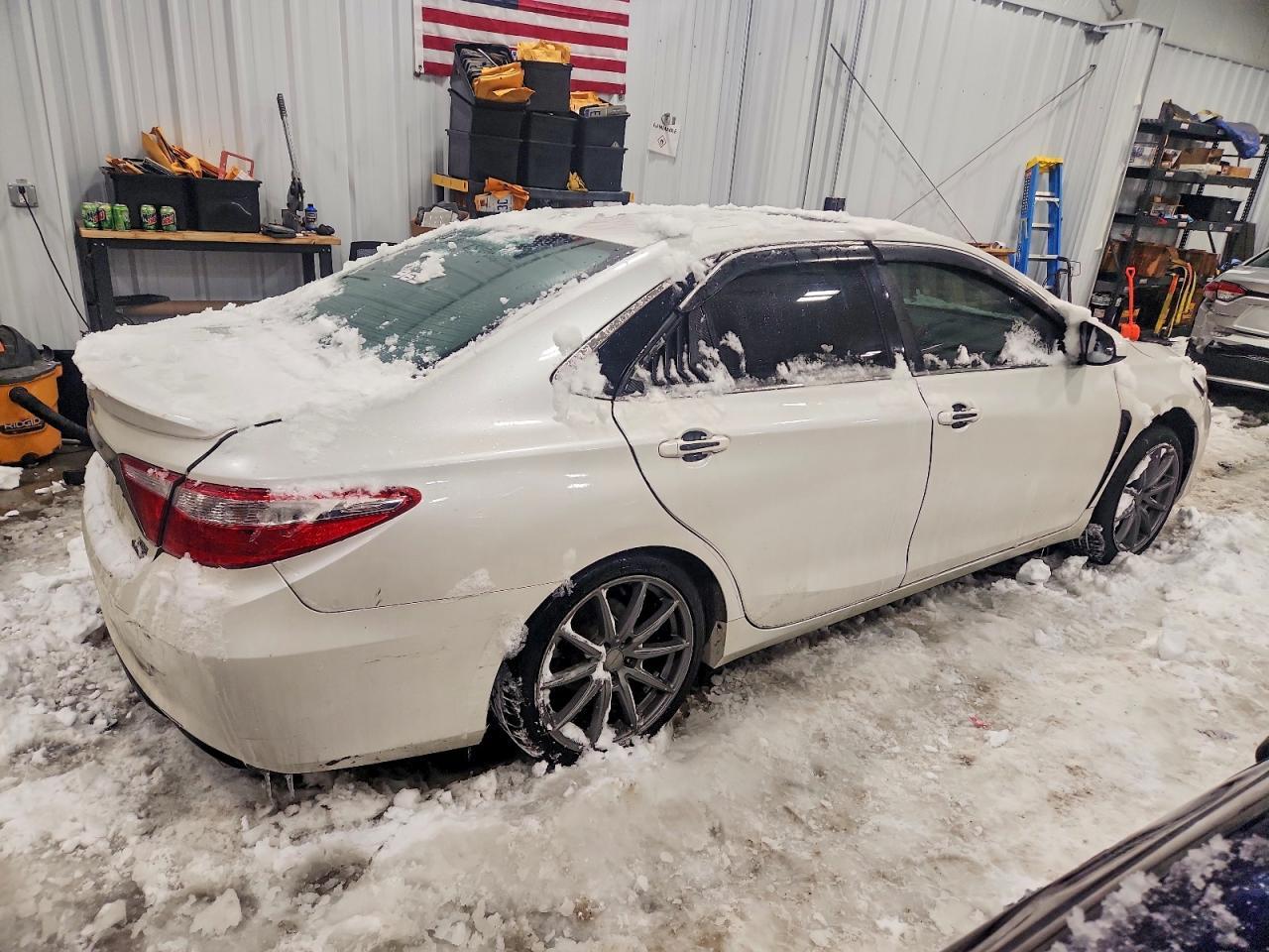 2017 Toyota Camry Le - Image 3