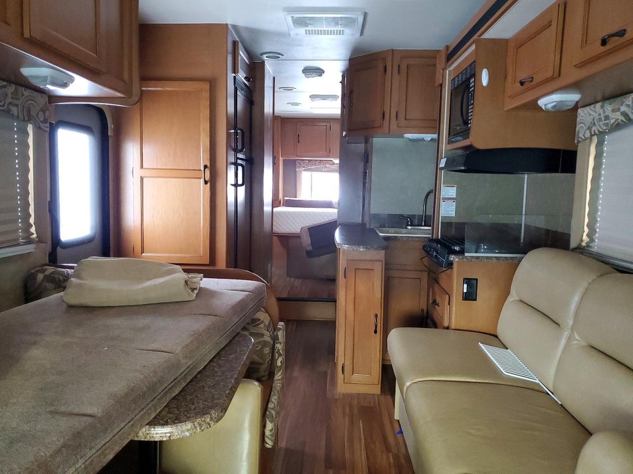 2013 Chevrolet Express G4500 - Image 6