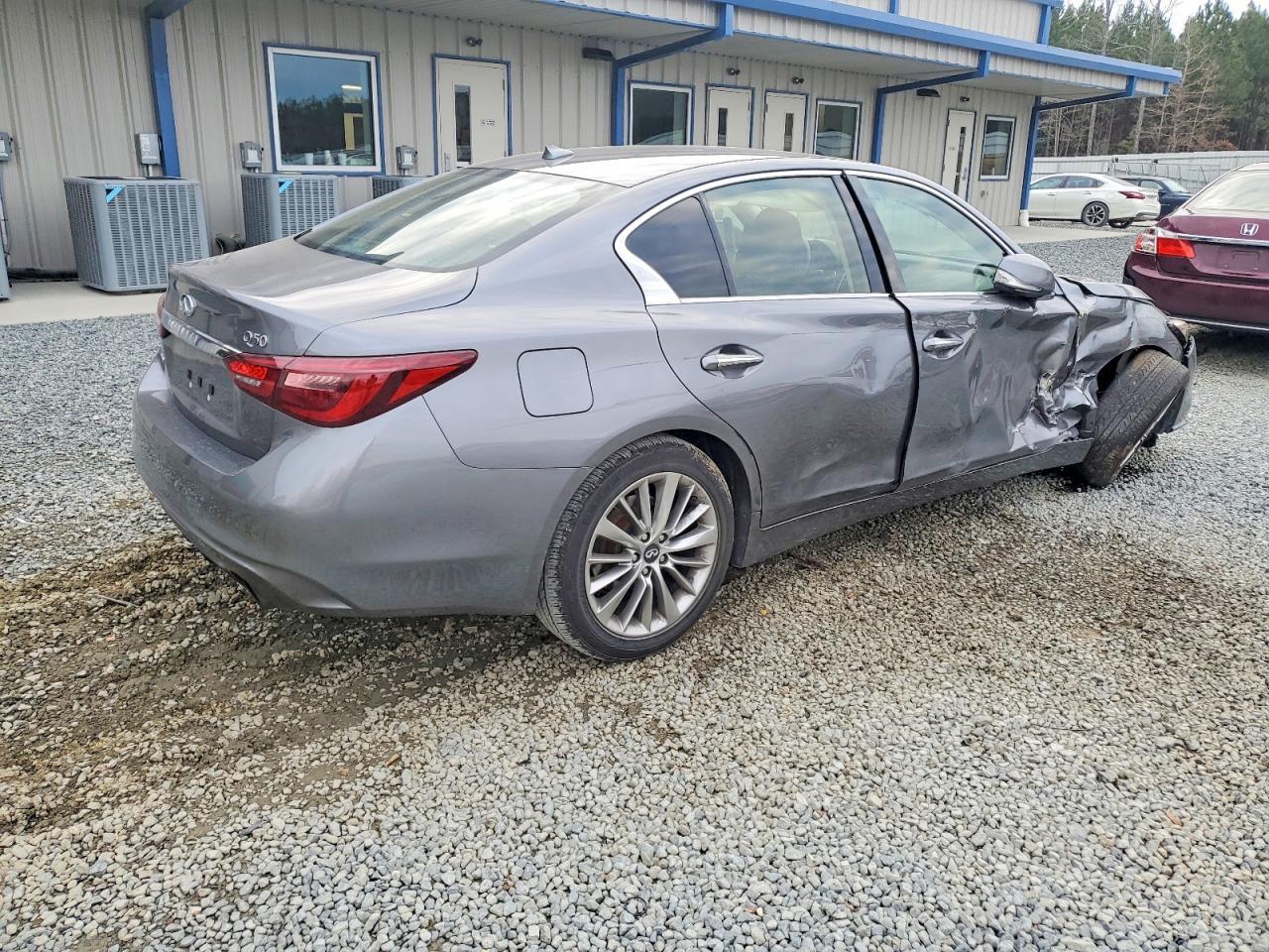 2018 Infiniti Q50 Luxe - Image 3