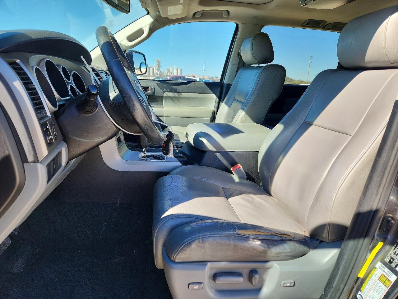 2016 Toyota Sequoia Sr5 - Image 7