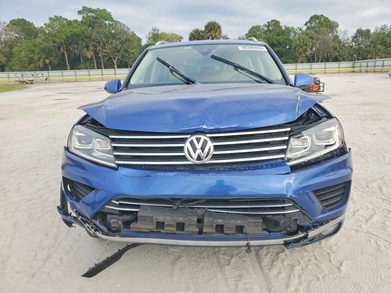 2016 Volkswagen Touareg Sport - Image 5