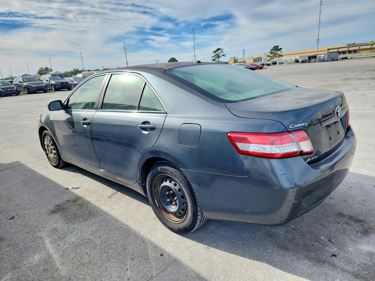2010 Toyota Camry Base - Фото 2