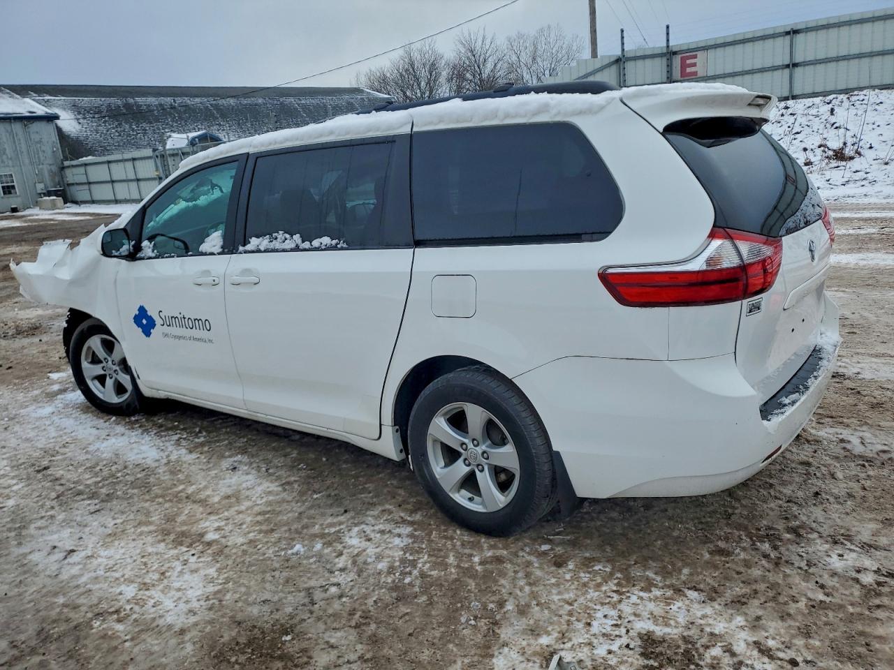 2017 Toyota Sienna Le - Image 2