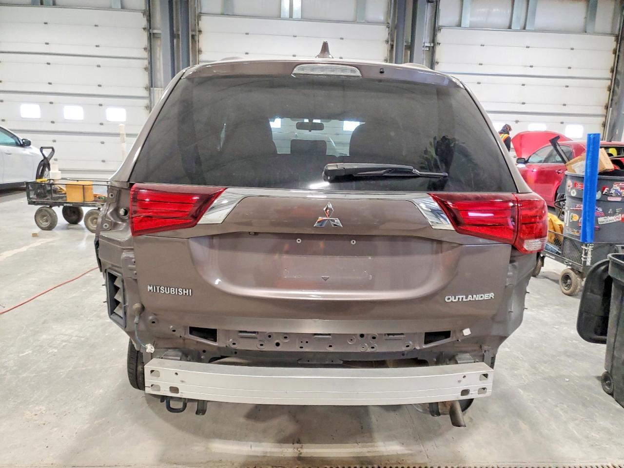 2019 Mitsubishi Outlander Es - Image 6