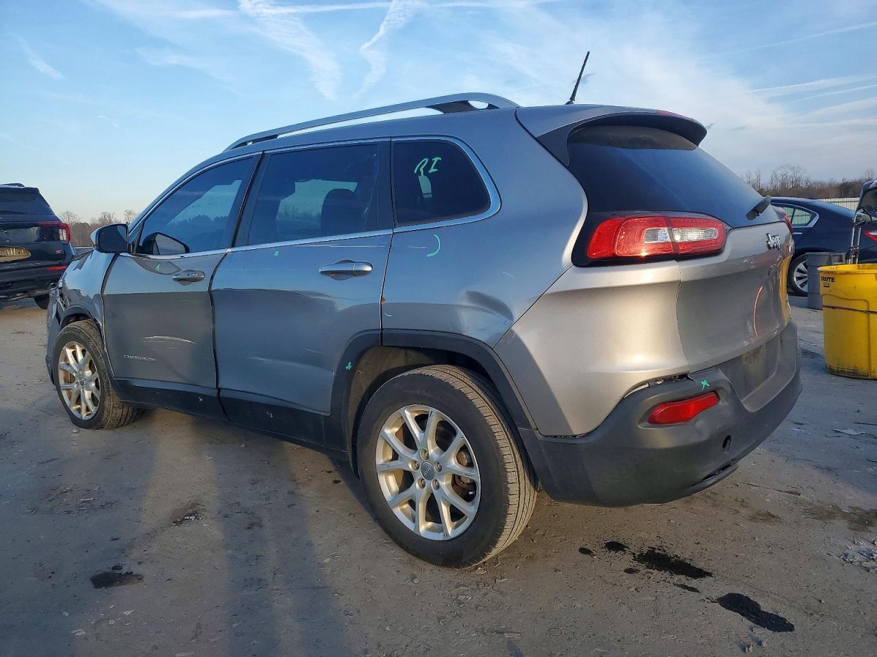 2015 Jeep Cherokee Latitude Plus - Фото 2