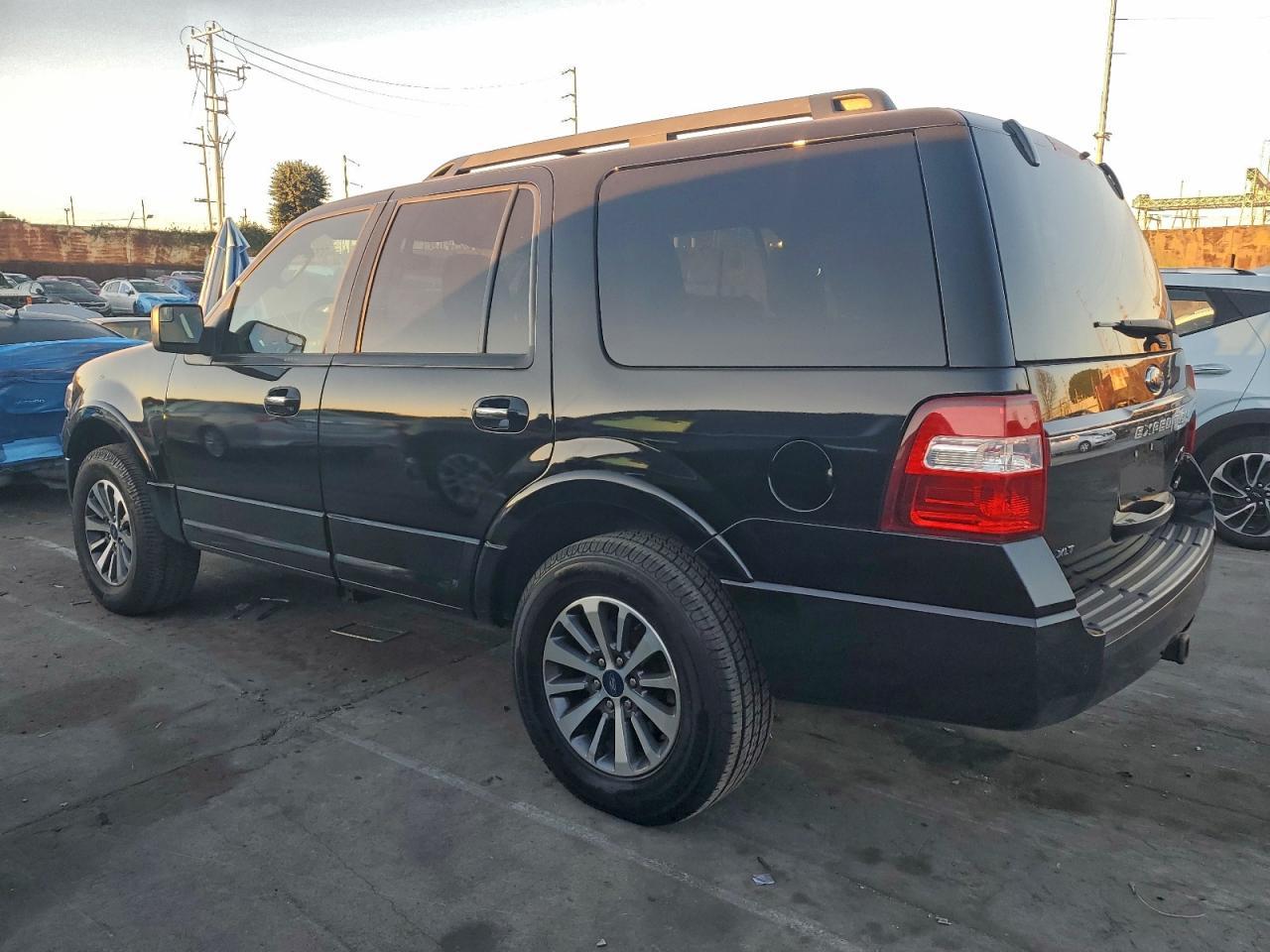 2017 Ford Expedition Xlt - Фото 2