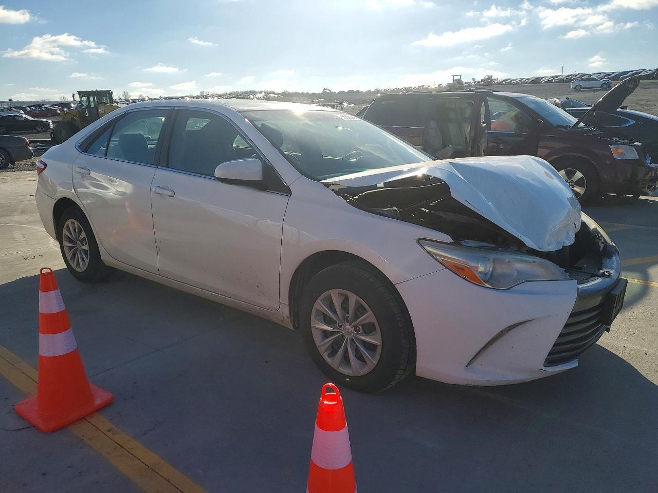 2015 Toyota Camry Le - Image 4