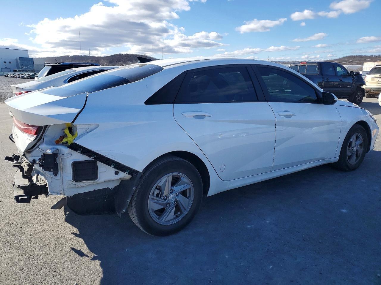 2024 Hyundai Elantra Se - Фото 3