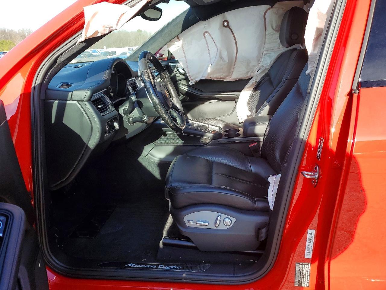 2016 Porsche Macan Turbo - Image 7