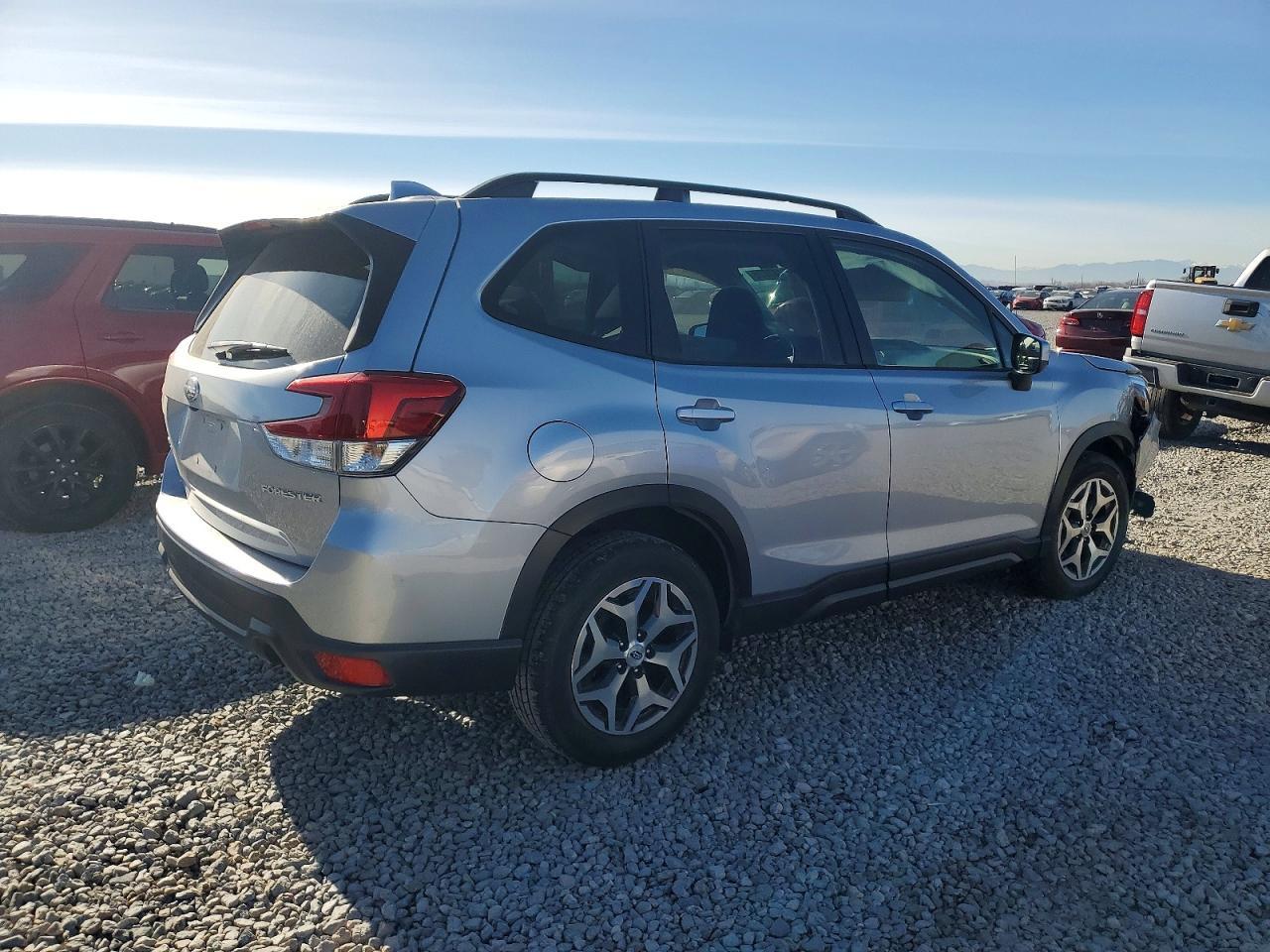 2021 Subaru Forester Premium - Фото 3