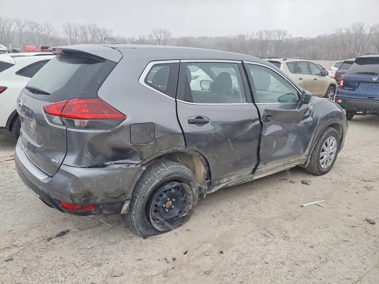 2018 Nissan Rogue S - Image 3