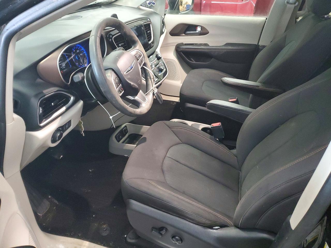 2017 Chrysler Pacifica Touring - Фото 7