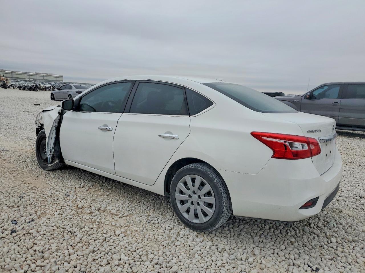 2016 Nissan Sentra S - Фото 2