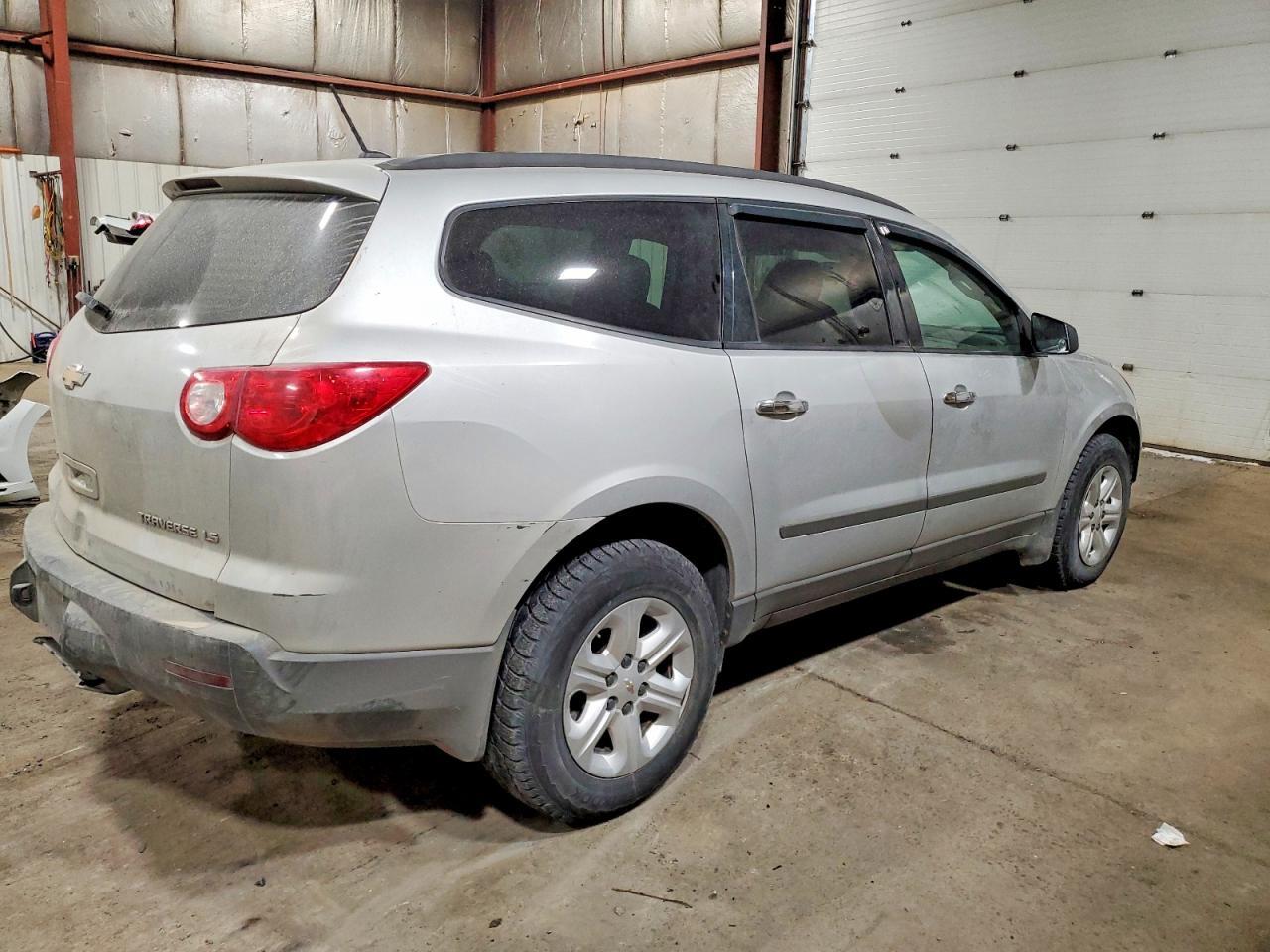 2011 Chev Traverse Ls - Image 3