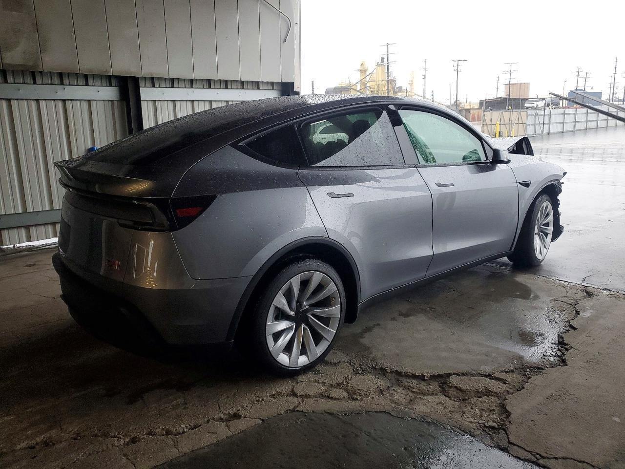 2026 Tesla Model Y - Фото 3