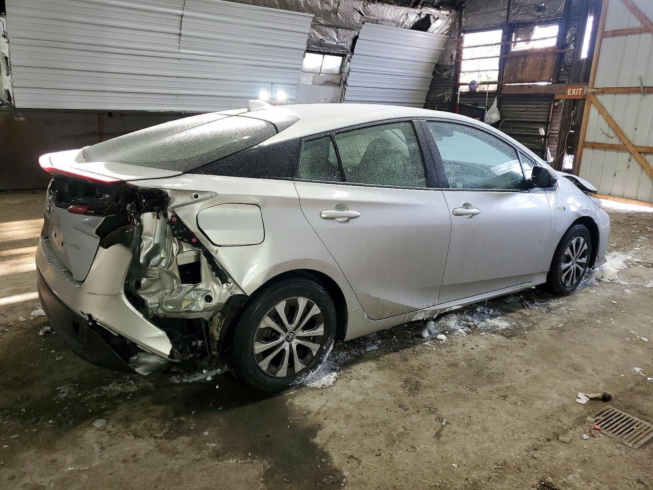 2022 Toyota Prius Prime Le - Фото 3