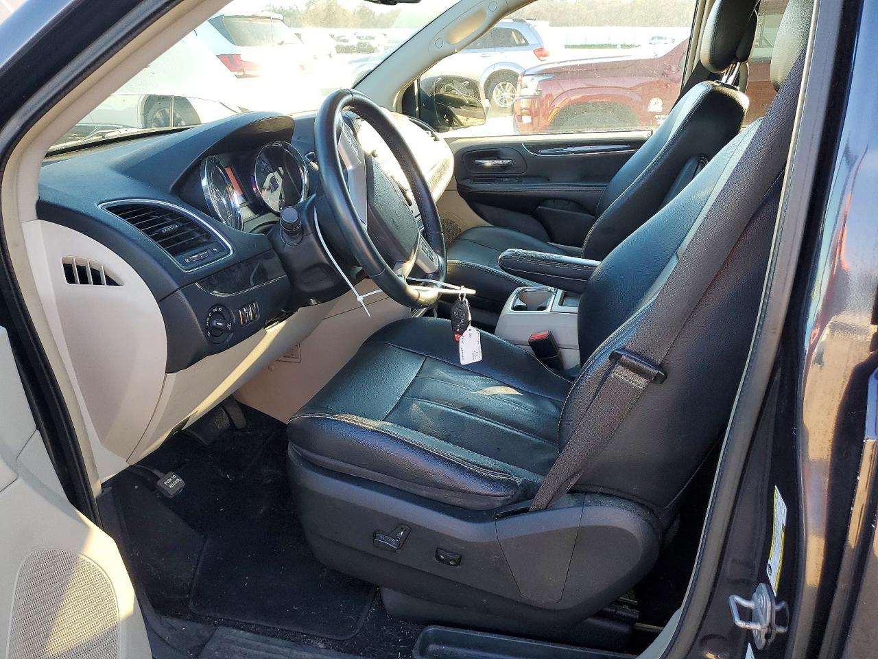 2014 Chrysler Town & Country Touring - Фото 7