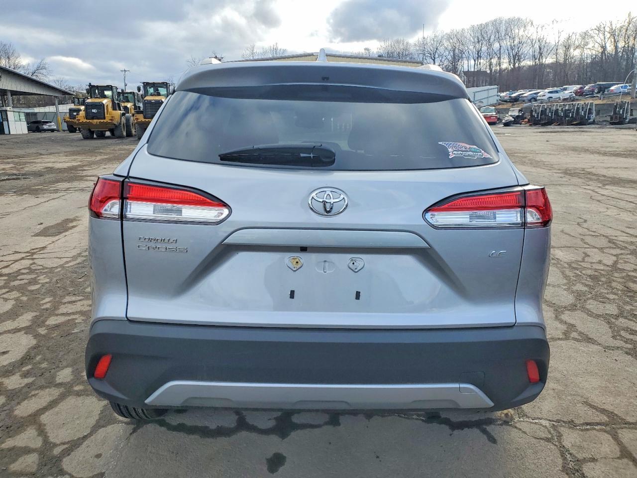 2024 Toyota Corolla Cross Le - Image 6