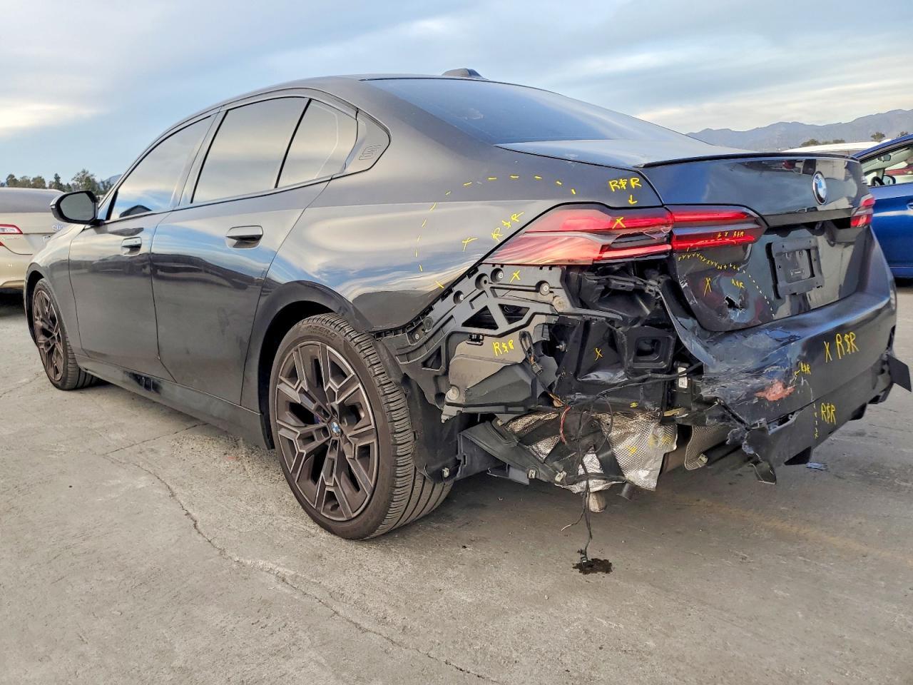 2024 BMW 530I - Фото 2