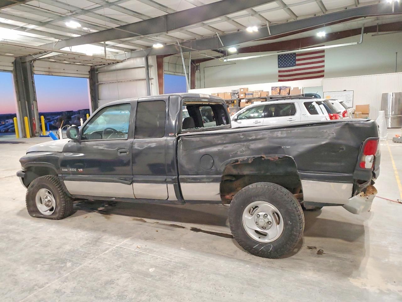 2001 Dodge Ram 1500 - Фото 2
