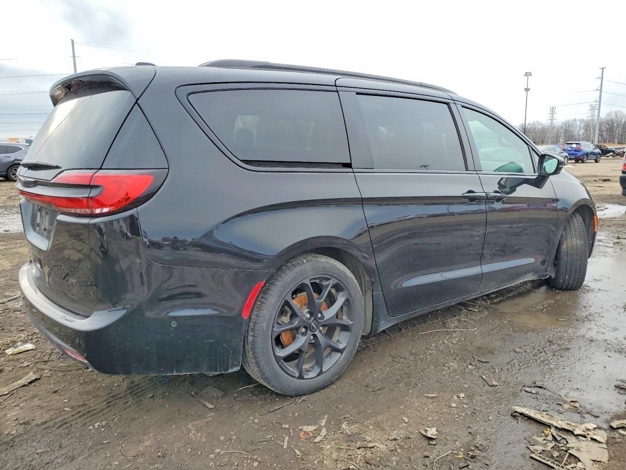 2024 Chrysler Pacifica Touring L - Image 3