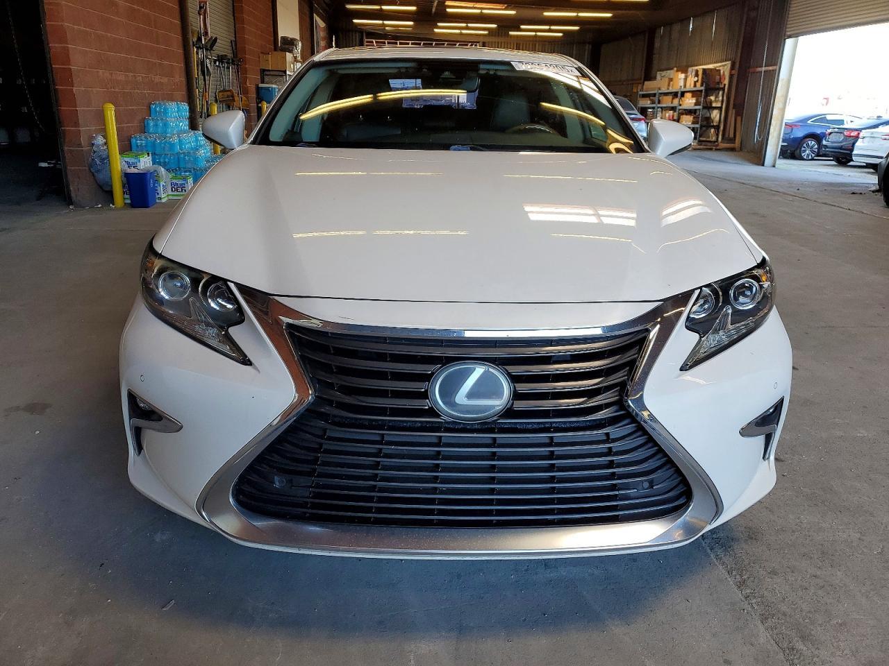 2016 Lexus Es 300H - Image 5