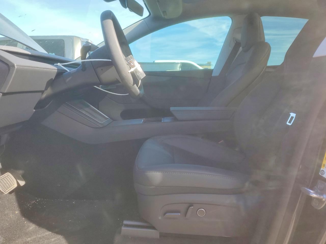 2026 Tesla Model Y - Image 7