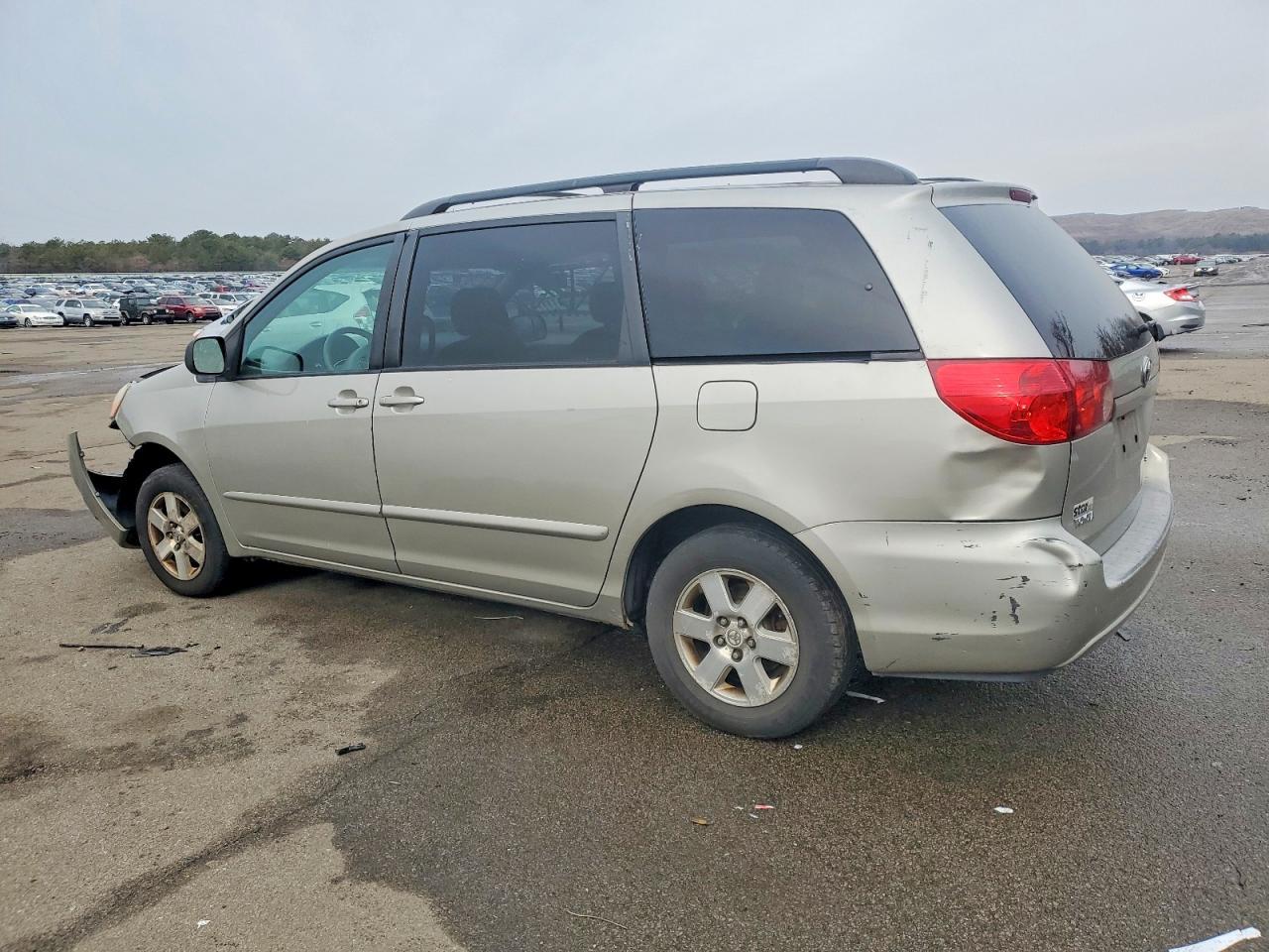 2006 Toyota Sienna Ce - Image 2