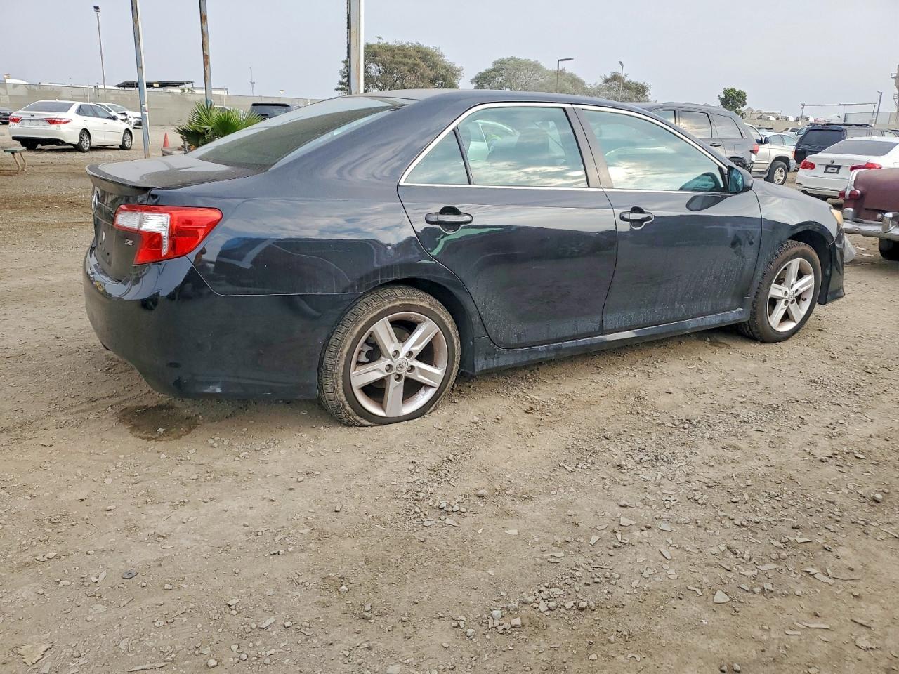 2014 Toyota Camry L - Фото 3