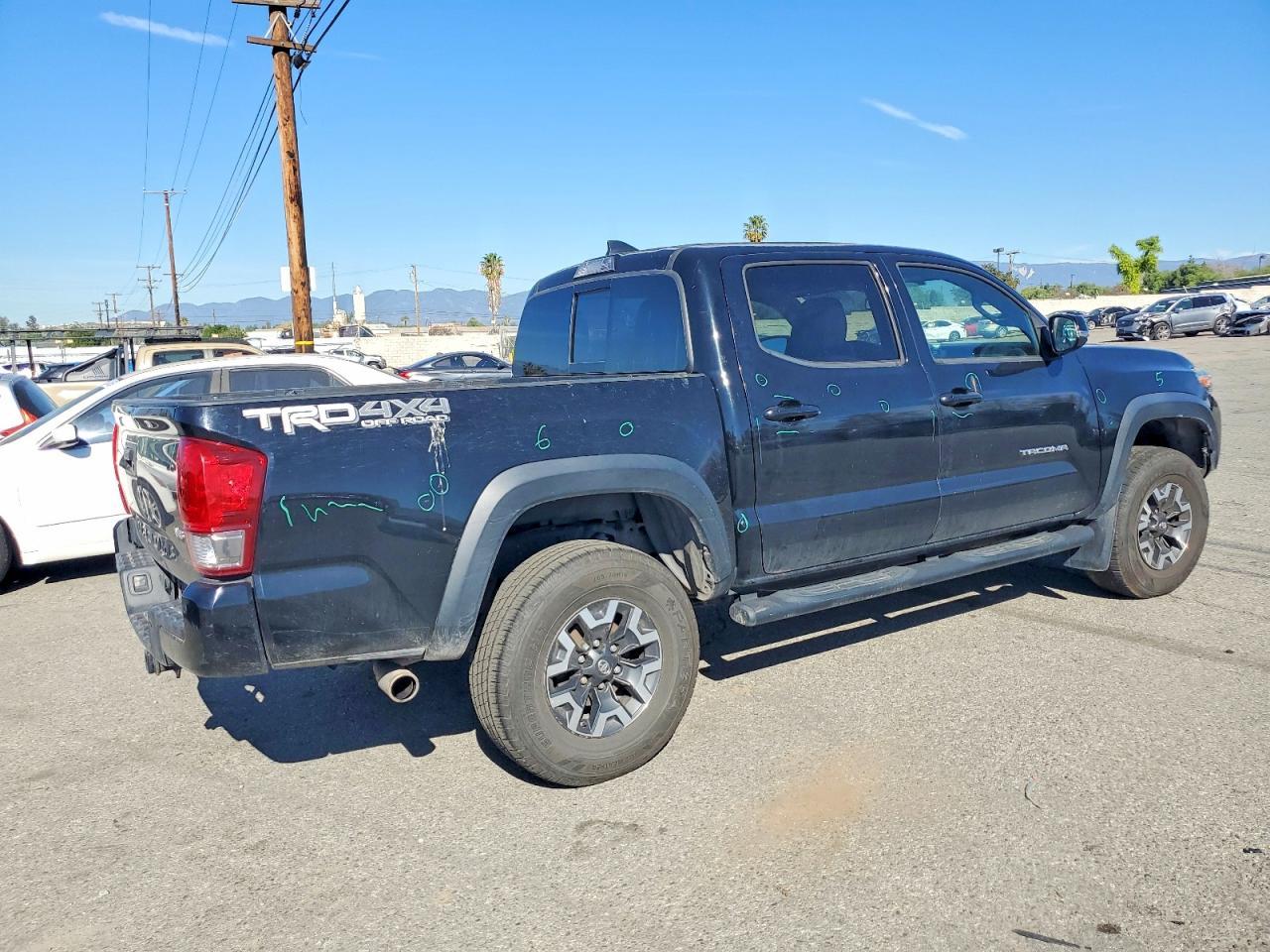 2017 Toyota Tacoma Double Cab - Фото 3
