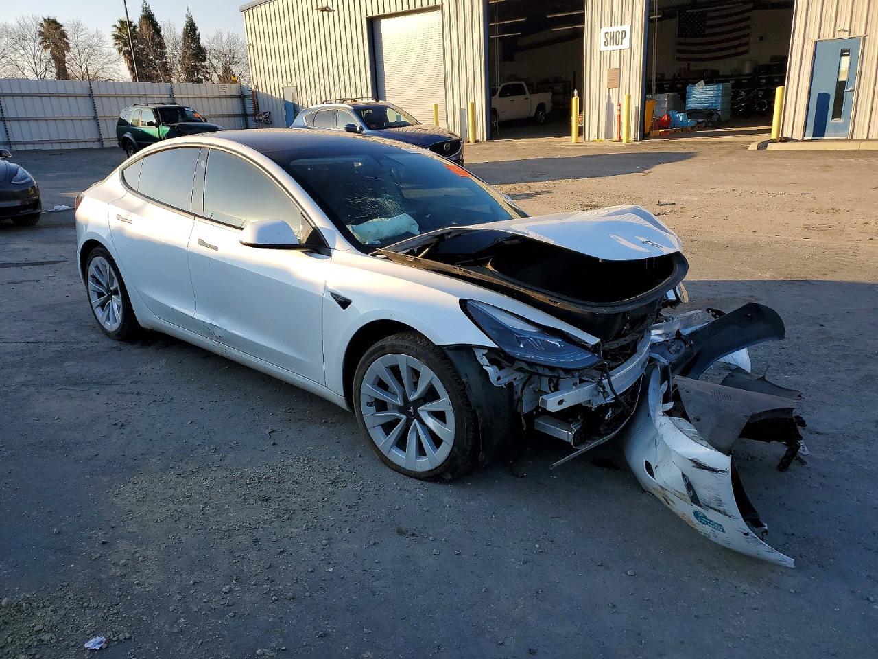 2022 Tesla Model 3 - Фото 4