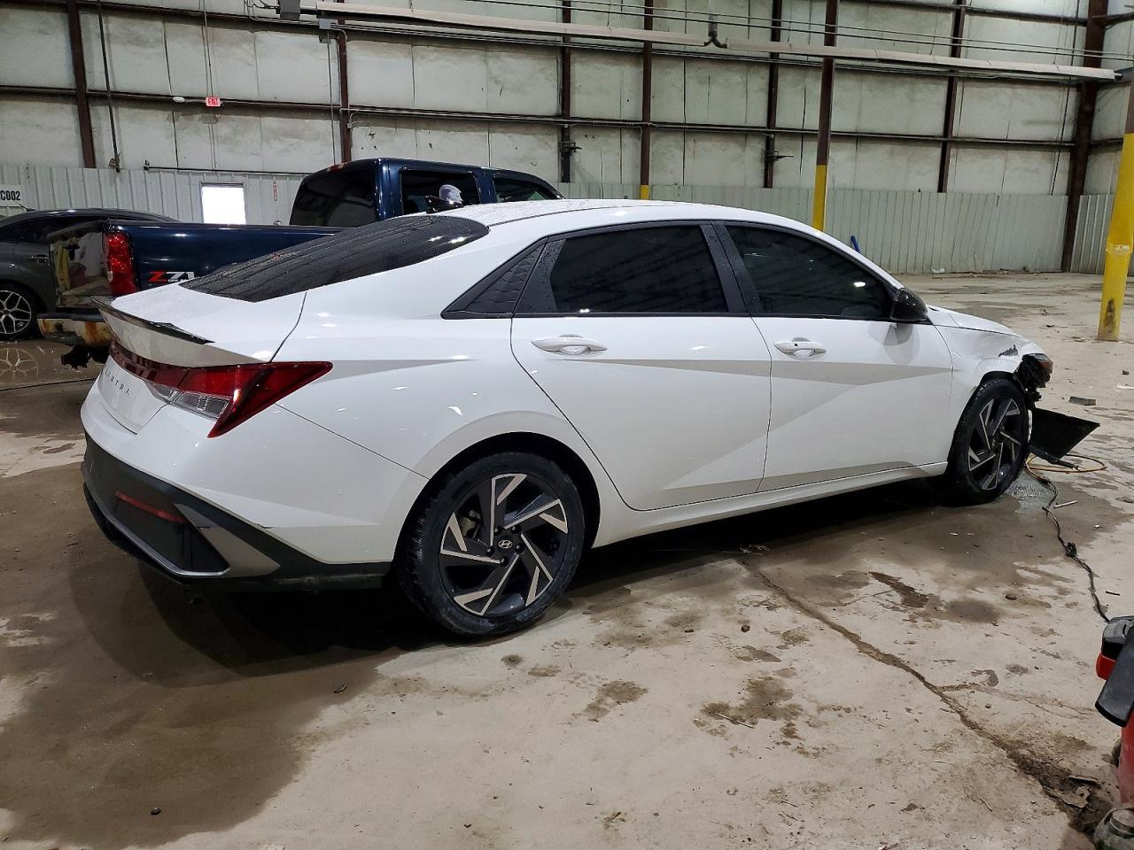 2025 Hyundai Elantra Sel Sport - Image 3