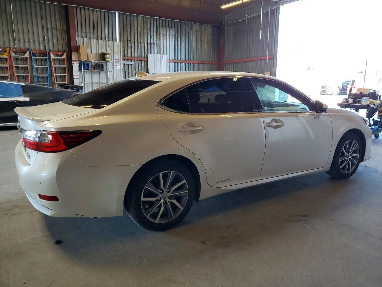 2016 Lexus Es 300H - Image 3