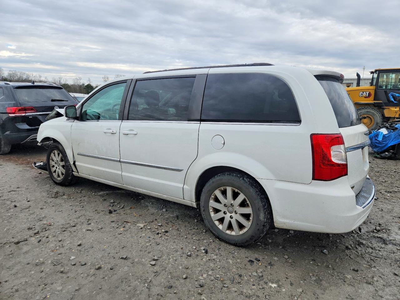 2015 Chrysler Town & Country Touring - Фото 2