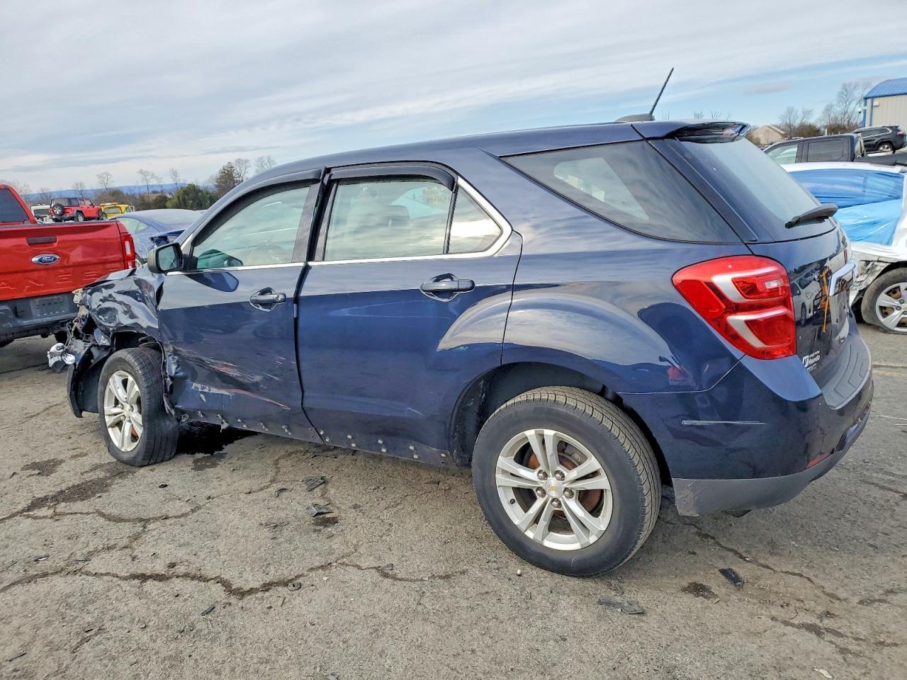 2016 Chevrolet Equinox Ls - Image 2