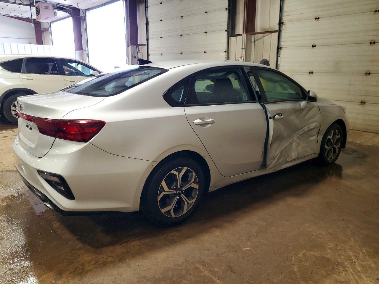 2021 Kia Forte Fe - Фото 3