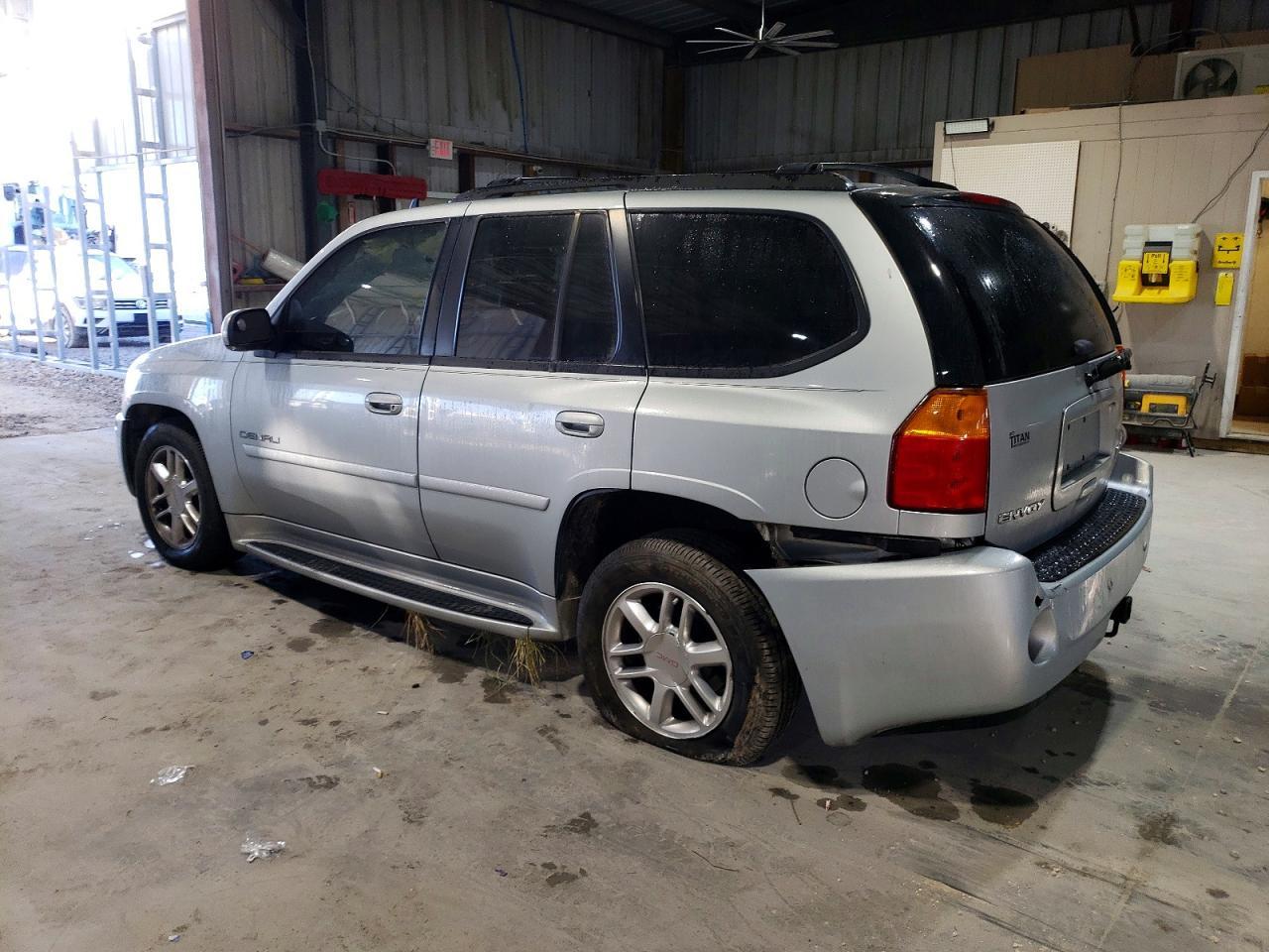 2008 GMC Envoy Denali - Фото 2