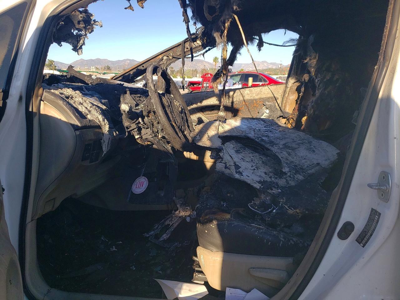 2013 Toyota Prius - Фото 7
