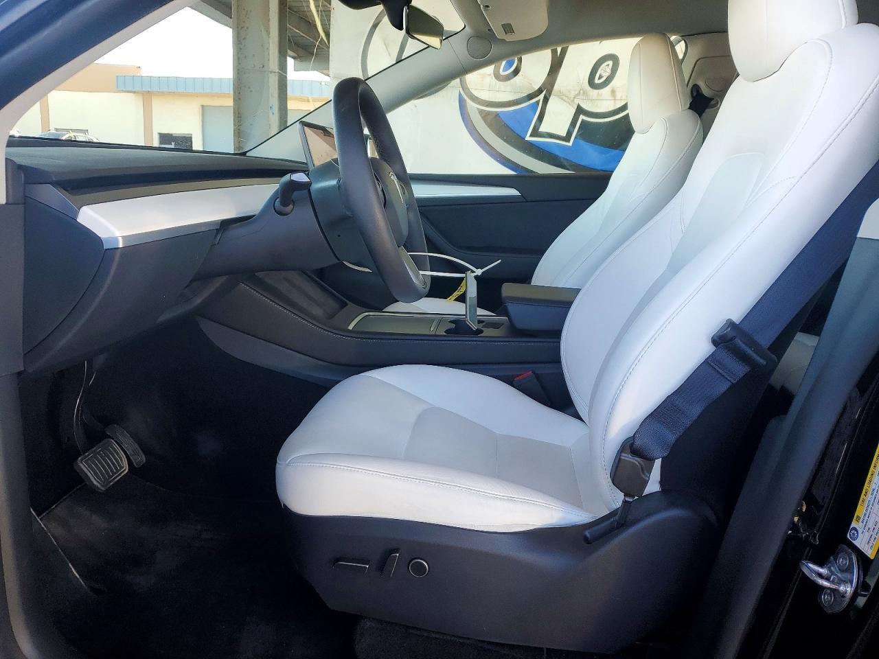 2025 Tesla Model Y - Фото 7