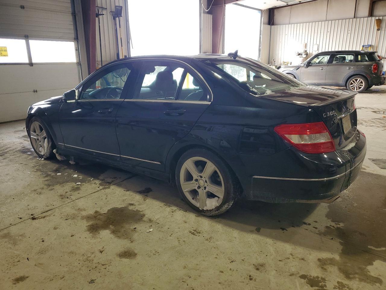 2011 Mercedes-Benz C 300 4Matic - Фото 2