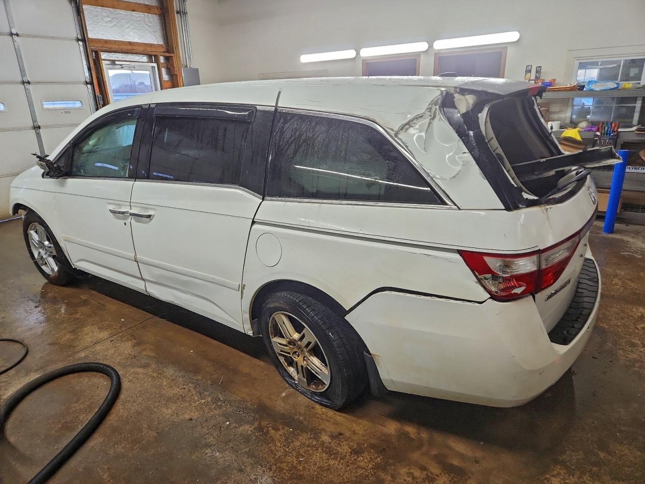 2011 Honda Odyssey Touring - Фото 2