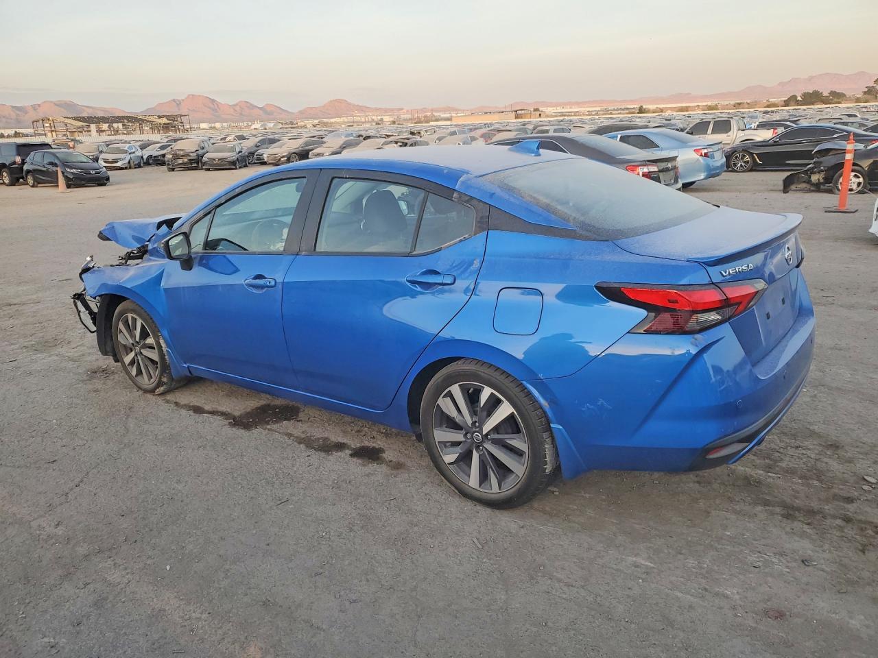 2021 Nissan Versa Sr - Фото 2