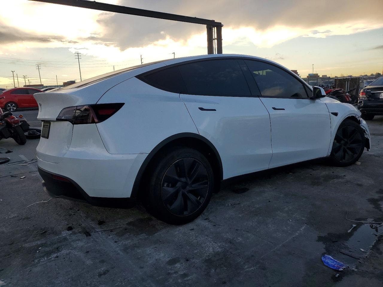 2024 Tesla Model Y - Фото 3
