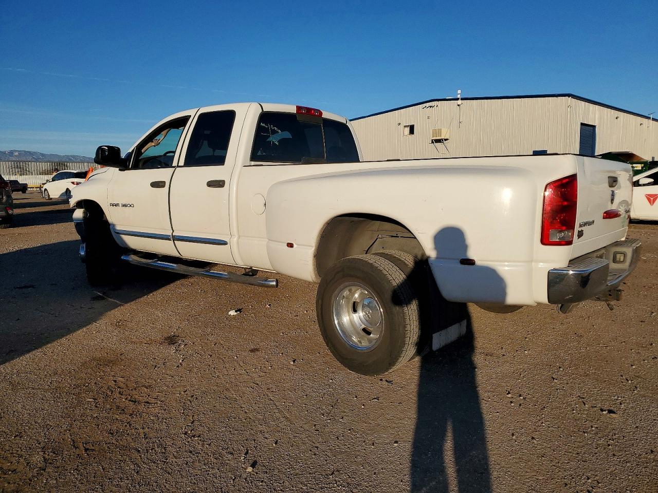 2005 Dodge Ram 3500 St - Фото 2